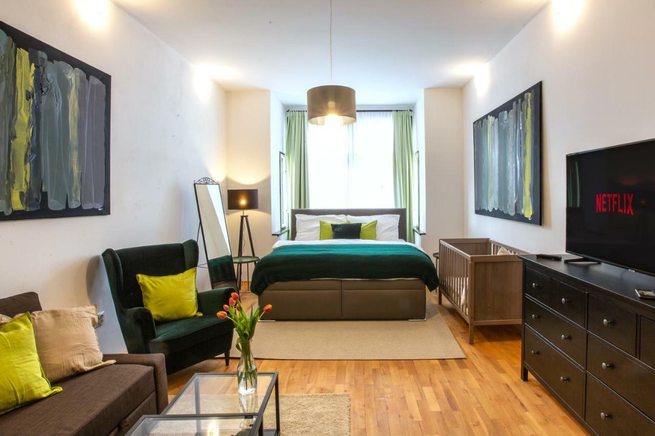Hradec Králové Modern Family Apt. With Central Square Entrance מראה חיצוני תמונה