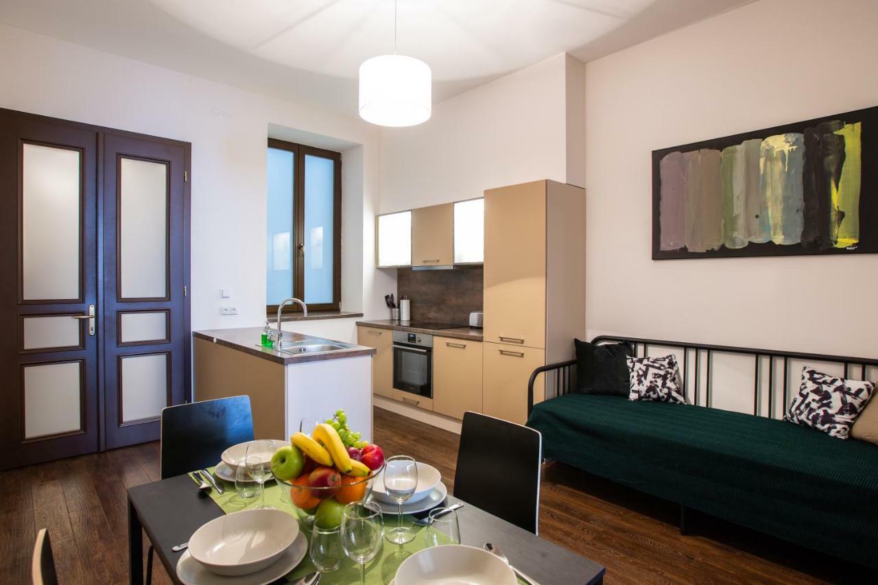 Hradec Králové Modern Family Apt. With Central Square Entrance מראה חיצוני תמונה